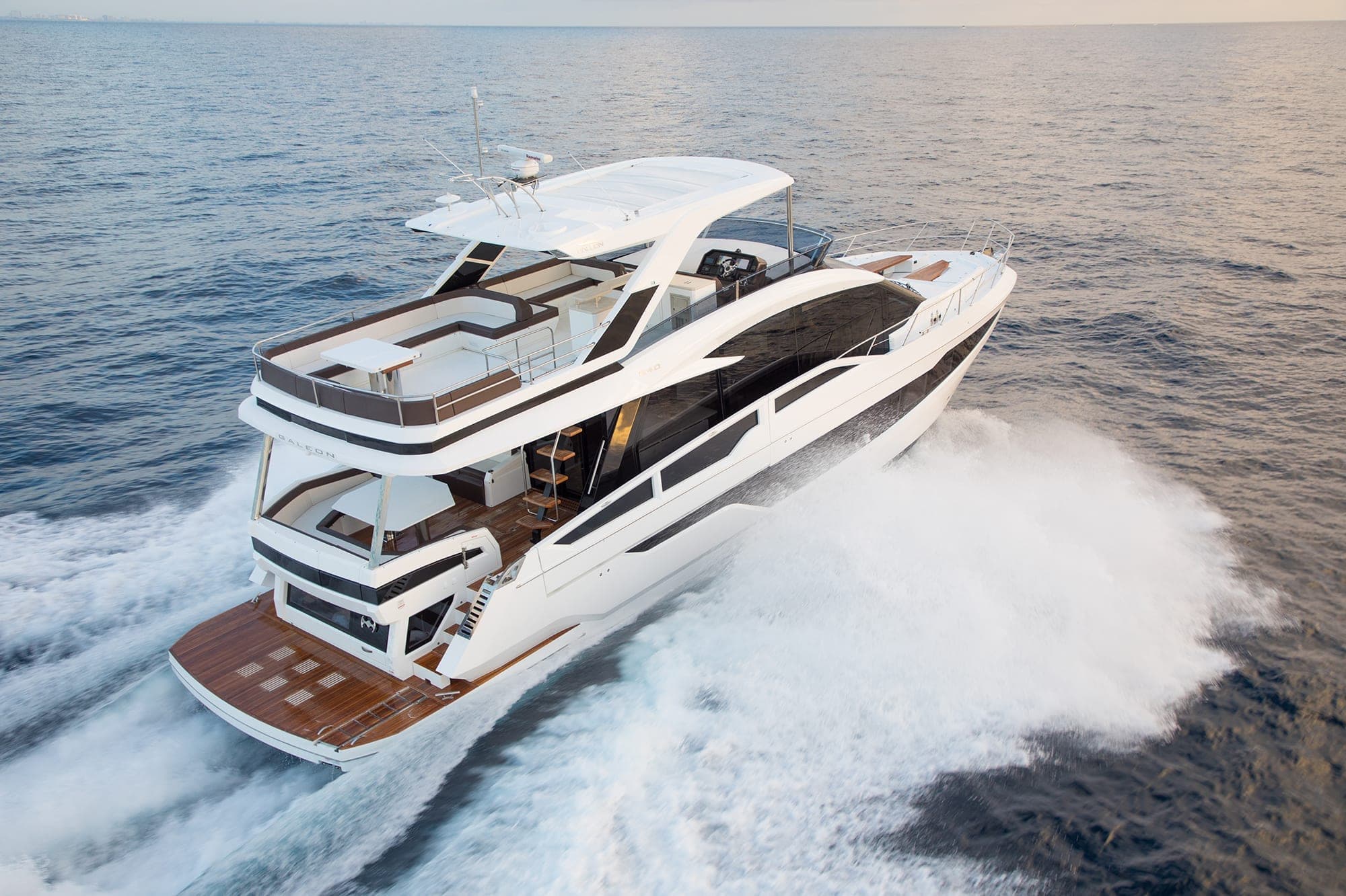 Galeon 640 Fly cruising